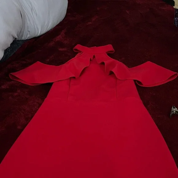 Elegant Red Off-Shoulder Dress - Picture 7 of 10